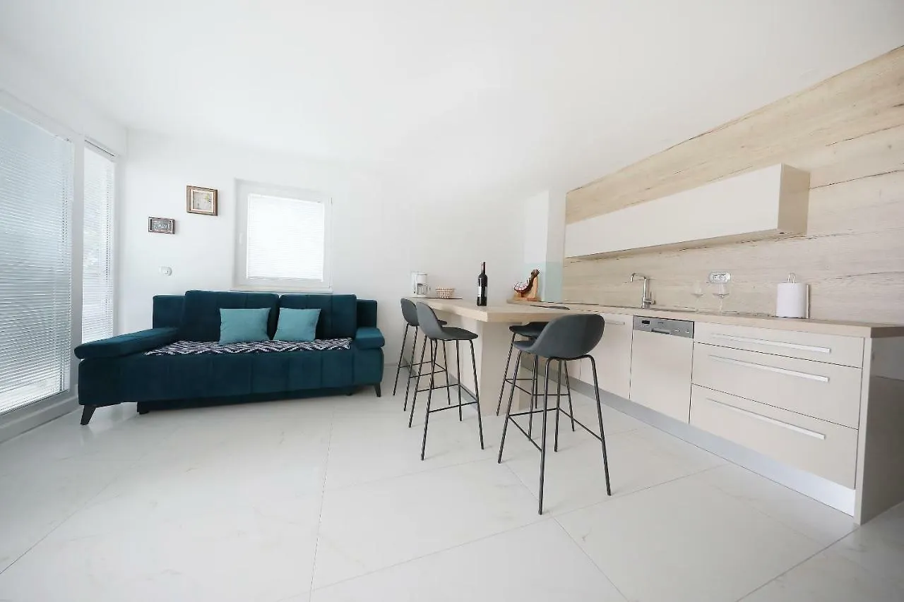 Apartmán Luxury Sunset Penthouse With Seaview Petrcane