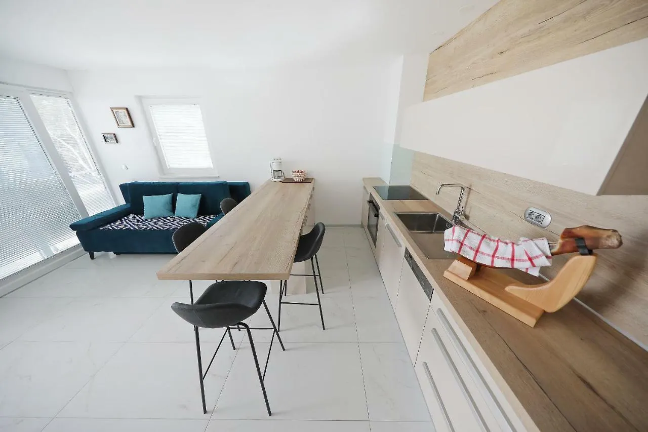 Apartmán Luxury Sunset Penthouse With Seaview Petrcane
